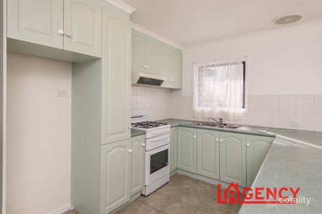 Property photo of 60 Scotsburn Way Endeavour Hills VIC 3802