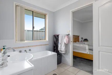 Property photo of 5 Bendtree Cove Thornton NSW 2322