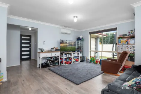 Property photo of 5 Bendtree Cove Thornton NSW 2322