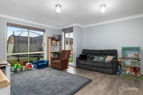 Property photo of 5 Bendtree Cove Thornton NSW 2322