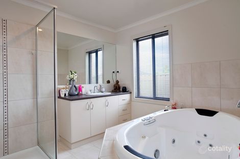 Property photo of 10 Tobin Crescent Epsom VIC 3551