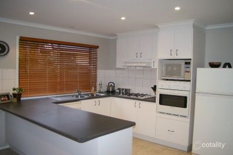 Property photo of 12 Oakleaf Place Narre Warren South VIC 3805