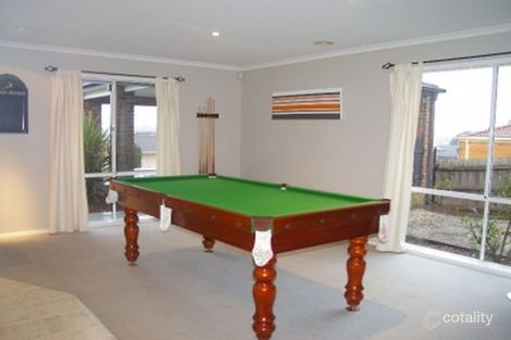 Property photo of 12 Oakleaf Place Narre Warren South VIC 3805