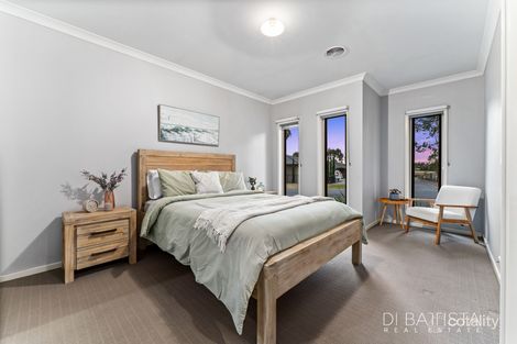Property photo of 82 Bridgehaven Drive Craigieburn VIC 3064