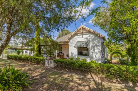 15 Lord St, Dungog, NSW 2420