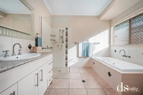 Property photo of 2 Baybreeze Close Deception Bay QLD 4508