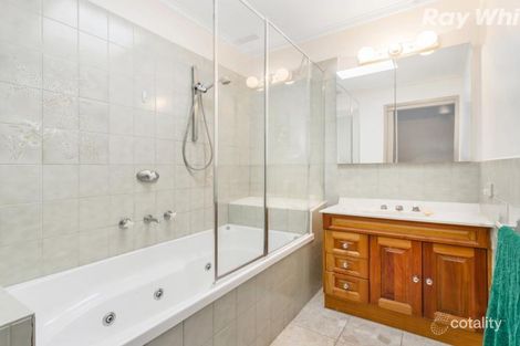 Property photo of 11 Folkstone Crescent Ferntree Gully VIC 3156