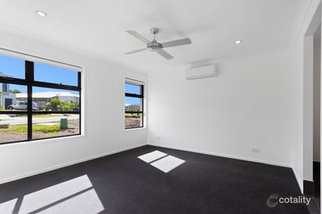 15 Excalibur Cres, Southside, QLD 4570