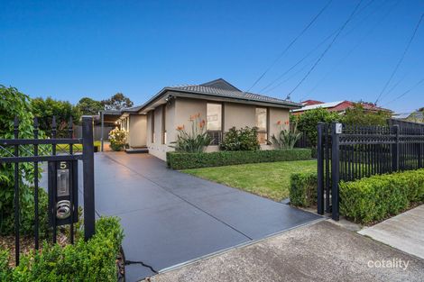 Property photo of 5 Mullum Court Springvale South VIC 3172