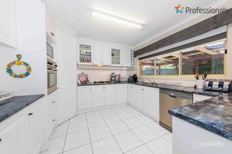 Property photo of 6 Sidney Place Caroline Springs VIC 3023