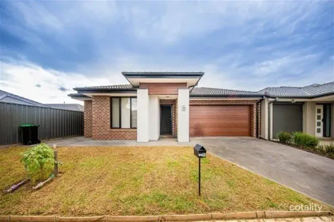 Property photo of 30 Maribyrnong Way Cobblebank VIC 3338