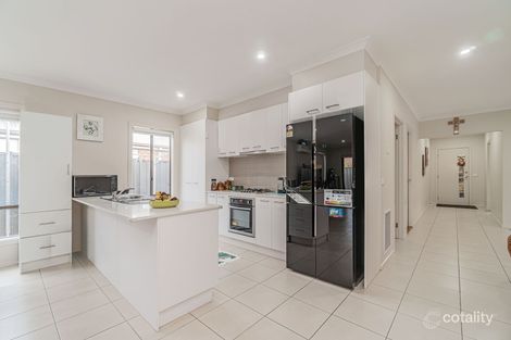 Property photo of 10 Hinter Way Roxburgh Park VIC 3064