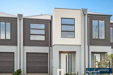 Property photo of 27 Wedgebill Circuit Werribee VIC 3030
