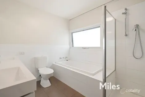 Property photo of 1/157 Maltravers Road Ivanhoe VIC 3079