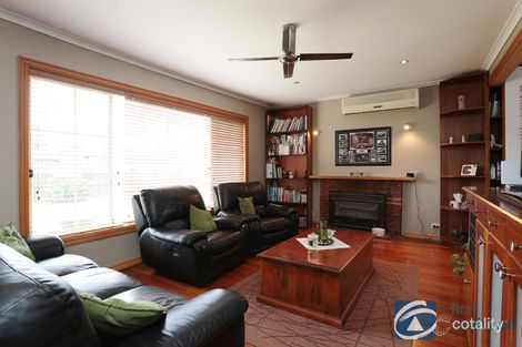 Property photo of 66 Welwyn Parade Deer Park VIC 3023