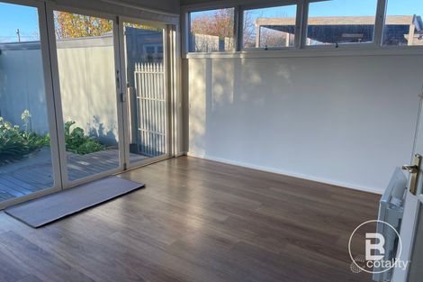 Property photo of 14 Orama Avenue Wendouree VIC 3355