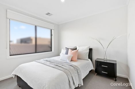 Property photo of 14 Canopy Crescent Hillside VIC 3037