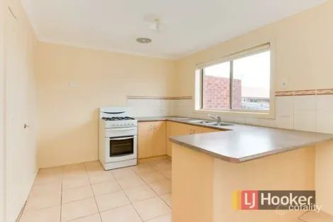 Property photo of 2/5 Glenda Court Pakenham VIC 3810