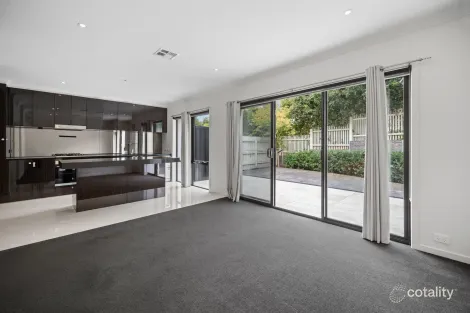 Property photo of 6 Belsay Chase Chirnside Park VIC 3116