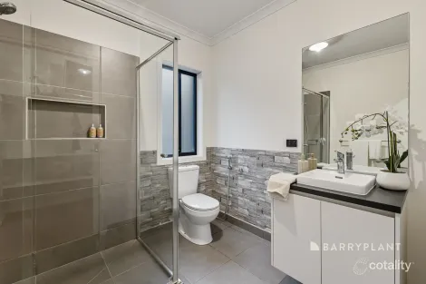 Property photo of 37 Beatrix Circuit Officer VIC 3809