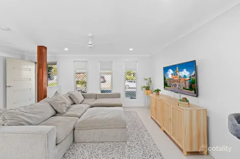Property photo of 17 Kiama Circuit Thornlands QLD 4164
