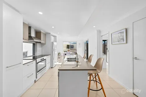 Property photo of 17 Kiama Circuit Thornlands QLD 4164