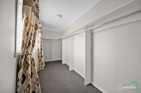 Property photo of 13 Onoway Approach Mickleham VIC 3064