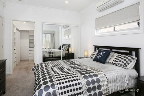 Property photo of 17 Undercliff Road Freshwater NSW 2096