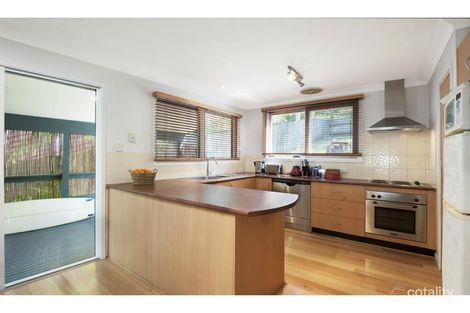 143 Lake Shore Dr, North Avoca, NSW 2260