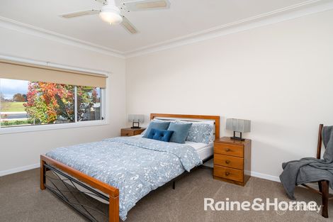 Property photo of 9 The Boulevarde Kooringal NSW 2650