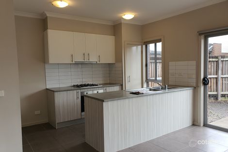 Property photo of 110 James Mirams Drive Roxburgh Park VIC 3064
