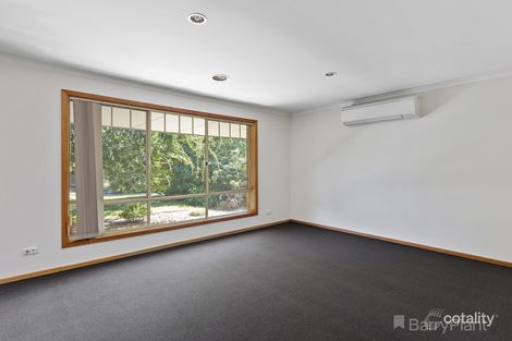 Property photo of 11 Windsor Park Rise Mooroolbark VIC 3138