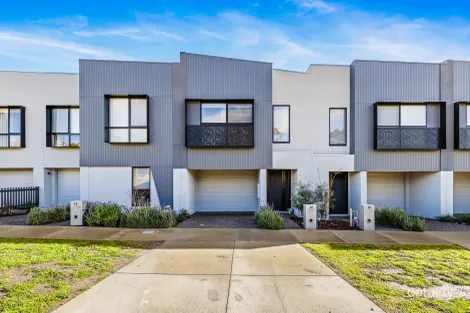 Property photo of 40 Ambassador Circuit Cranbourne South VIC 3977