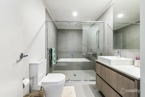 Property photo of 40 Ambassador Circuit Cranbourne South VIC 3977