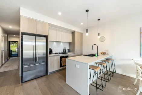 Property photo of 40 Ambassador Circuit Cranbourne South VIC 3977