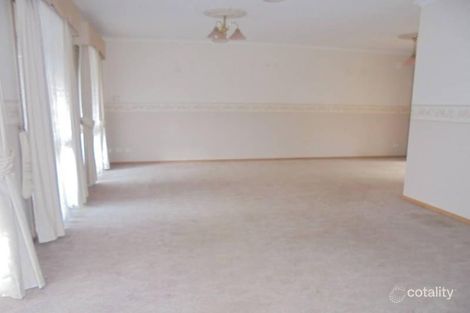 Property photo of 23 Yarcombe Crescent Craigieburn VIC 3064