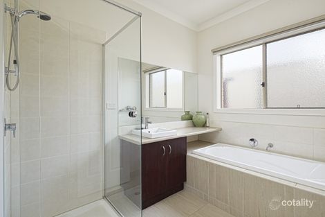 Property photo of 3 Crystal Court Drouin VIC 3818
