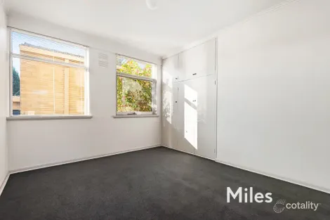 Property photo of 1/100 St Elmo Road Ivanhoe VIC 3079