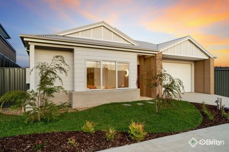 8 Verbier Rd, Pakenham, VIC 3810