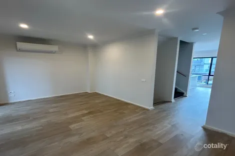 Property photo of 24 Village Way Pakenham VIC 3810