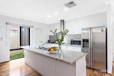 18 Broadway, Embleton, WA 6062