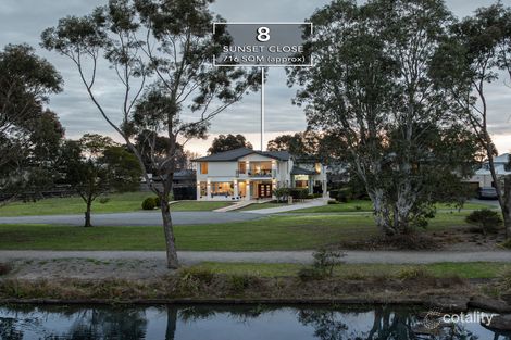 Property photo of 8 Sunset Close Waterways VIC 3195