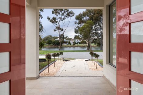 Property photo of 8 Sunset Close Waterways VIC 3195