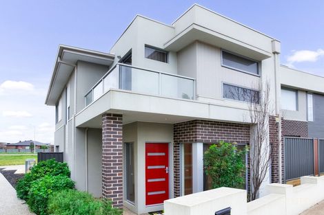 13/69-77 Lancefield Dr, Caroline Springs, VIC 3023