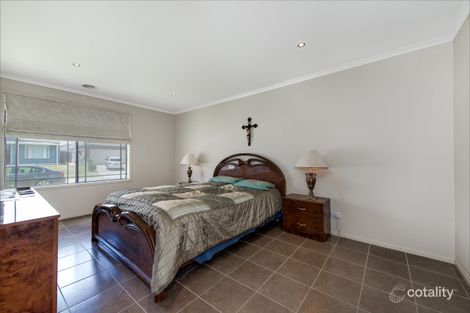 Property photo of 27 Fairways Boulevard Cranbourne North VIC 3977