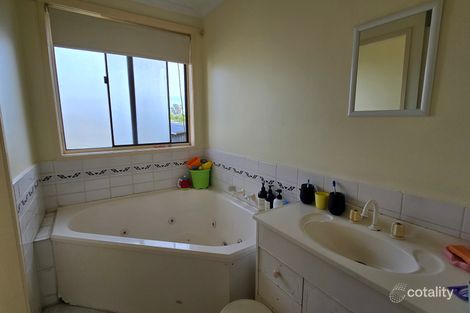 Property photo of 4 Highton Close Hampton Park VIC 3976