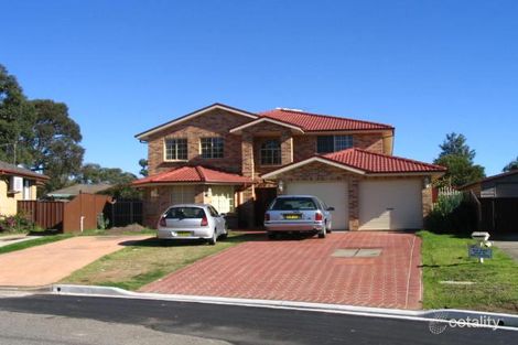 19 Alexandra Cct, St Clair, NSW 2759