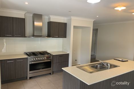 Property photo of 10 Hayton Park Boulevard Cranbourne West VIC 3977