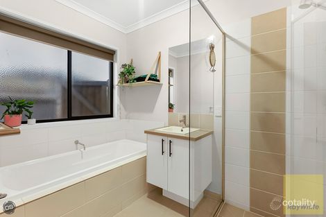 Property photo of 60 Rowling Street Fraser Rise VIC 3336