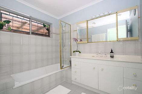 Property photo of 18 Bluebell Street Mansfield QLD 4122